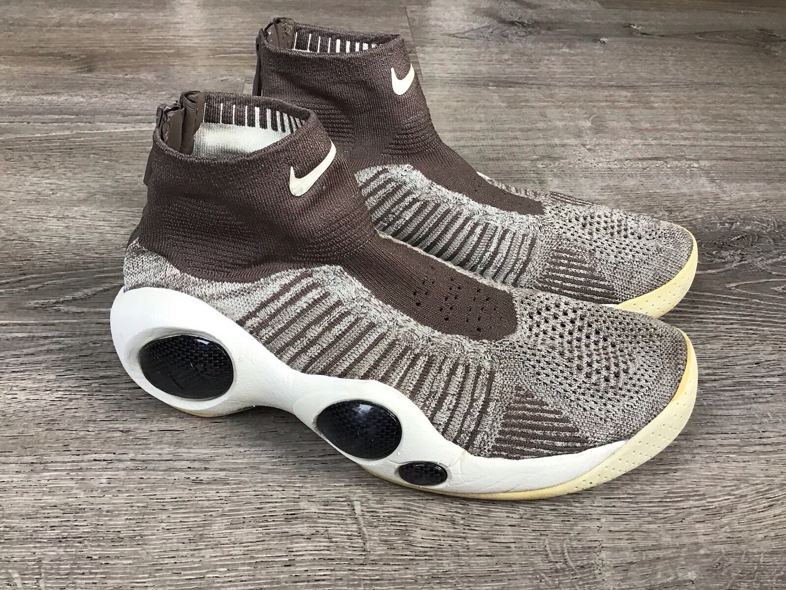 Baloncesto Nike Flight Bonafide Taupe Dark Mushroom 917742-201 para hombre talla 8,5 de EE. UU.