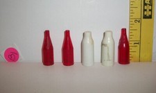 VINTAGE 1963 DELUXE READING BARBIE DREAM KITCHEN ACCESSORY LOT DRINK BOTTLES B1