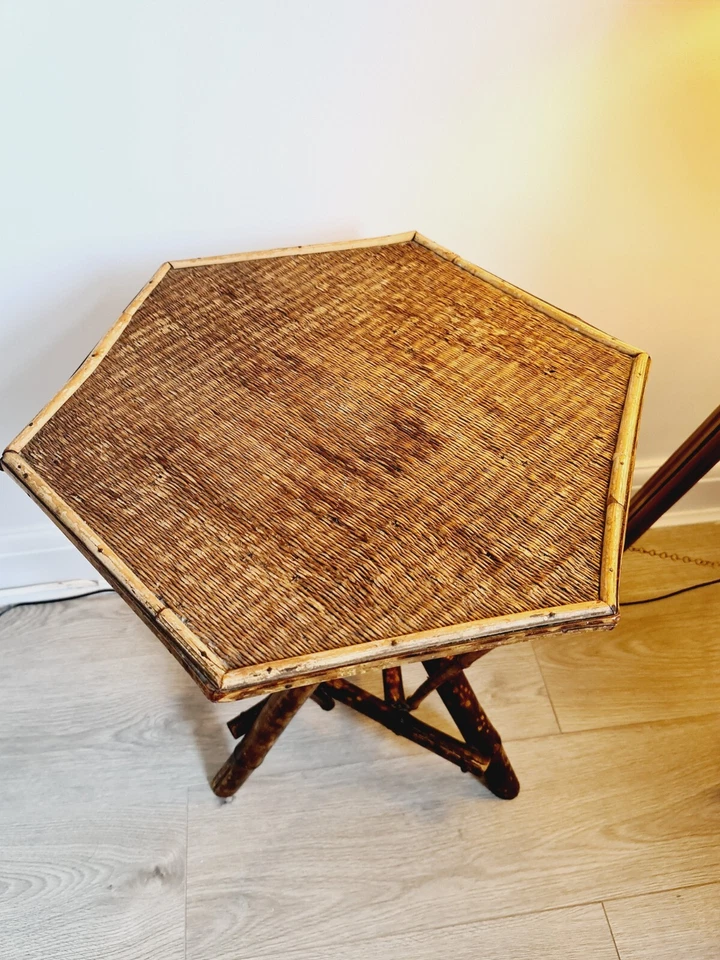 Antigua mesa de bambú victoriana piel de leopardo caine octogonal mimbre trípode soporte Foto 3 de 4