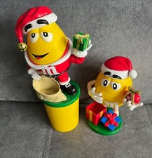 2 x M&M Spender Weihnachtsmann+ 1 Becher gelb Werbung Reklame Aktion Sammler