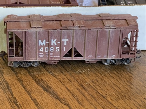 Tolva cubierta de 2 bahías Bowser HO Custom Weathered MKT #40851 AC&F | Condition: Used