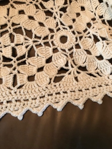 Vintage Handmade Crochet Throw or Tablecloth IVORY 28x60 GORGEOUS! - Picture 3 of 5