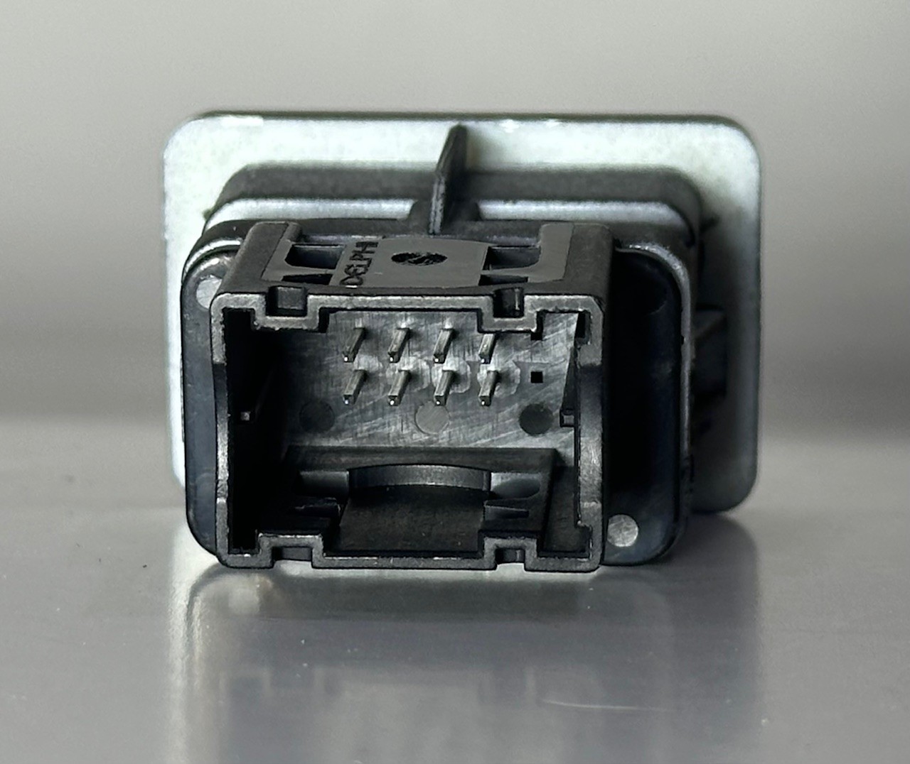 NEW 08 - 19 MASERATI CENTER CONSOLE USB AUX PORT CONNECT MODULE UNIT 242562 OEM