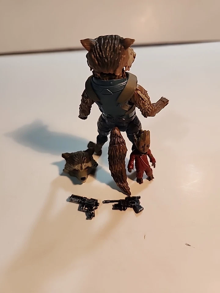 Figura de acción Marvel Legends Rocket Raccoon Guardianes de la Galaxia y Baby Groot. Foto 2 de 3