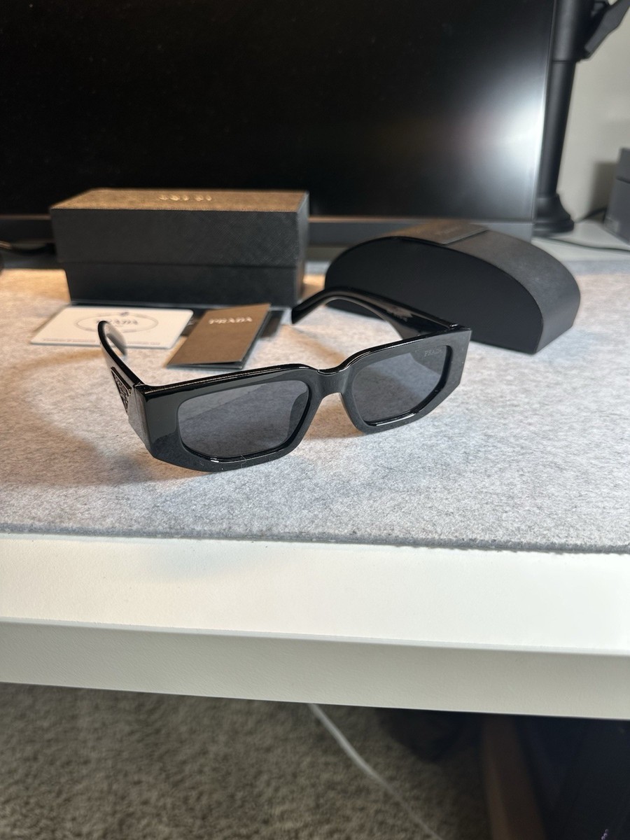 Prada Sunglasses Black Designer With Hard Case - Unisex Made  display picture 2