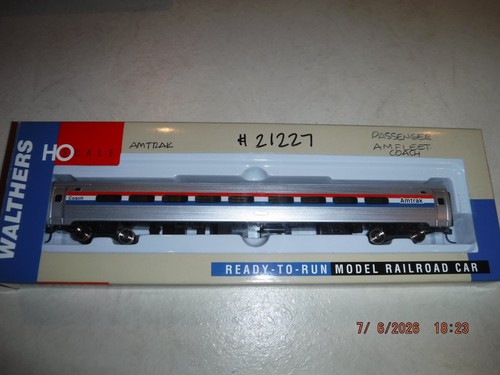 WALTHERS HO AMTRAK 85' AMFLEET I COACH #21227 FASE III - #932-6003 ¡NUEVO EN CAJA! | Condition: New