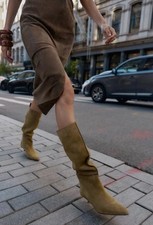 Stivali scamosciati 100% pelle di mucca punto Zara nuovi senza etichetta Zara