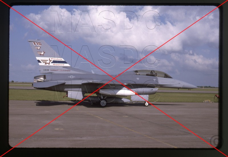 A042 - 35mm Kodachrome Aircraft Slide - F-16D Falcon 90-0848 LOCKHEED - Aug 1995