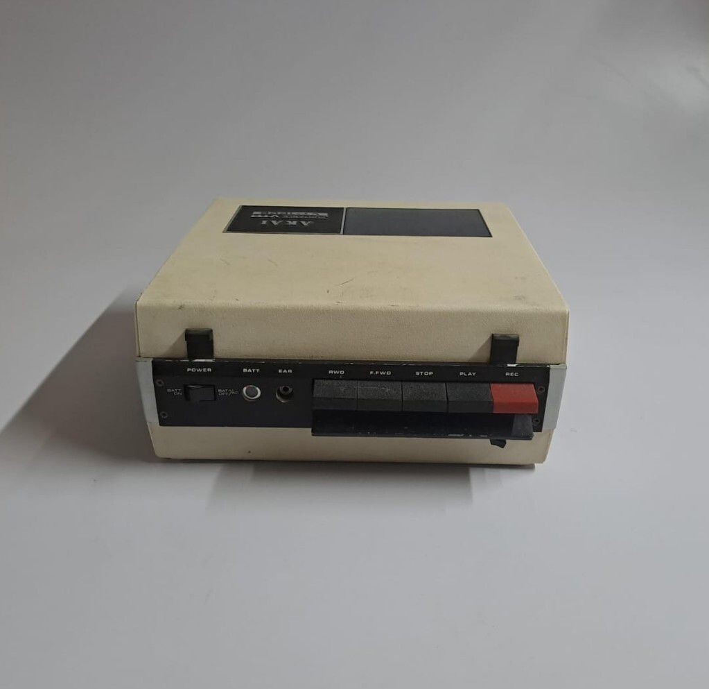 Caméscope Akai VTR VT100S – Portable Et En Bon état, Parfait Pour Les Nostalgiques Du Vintage !