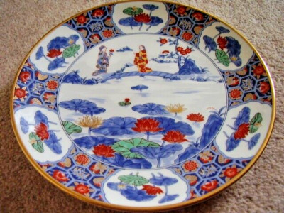 Japanischer großer Imari DAME am See Porzellan Teller, handbemalt, signiert, 4