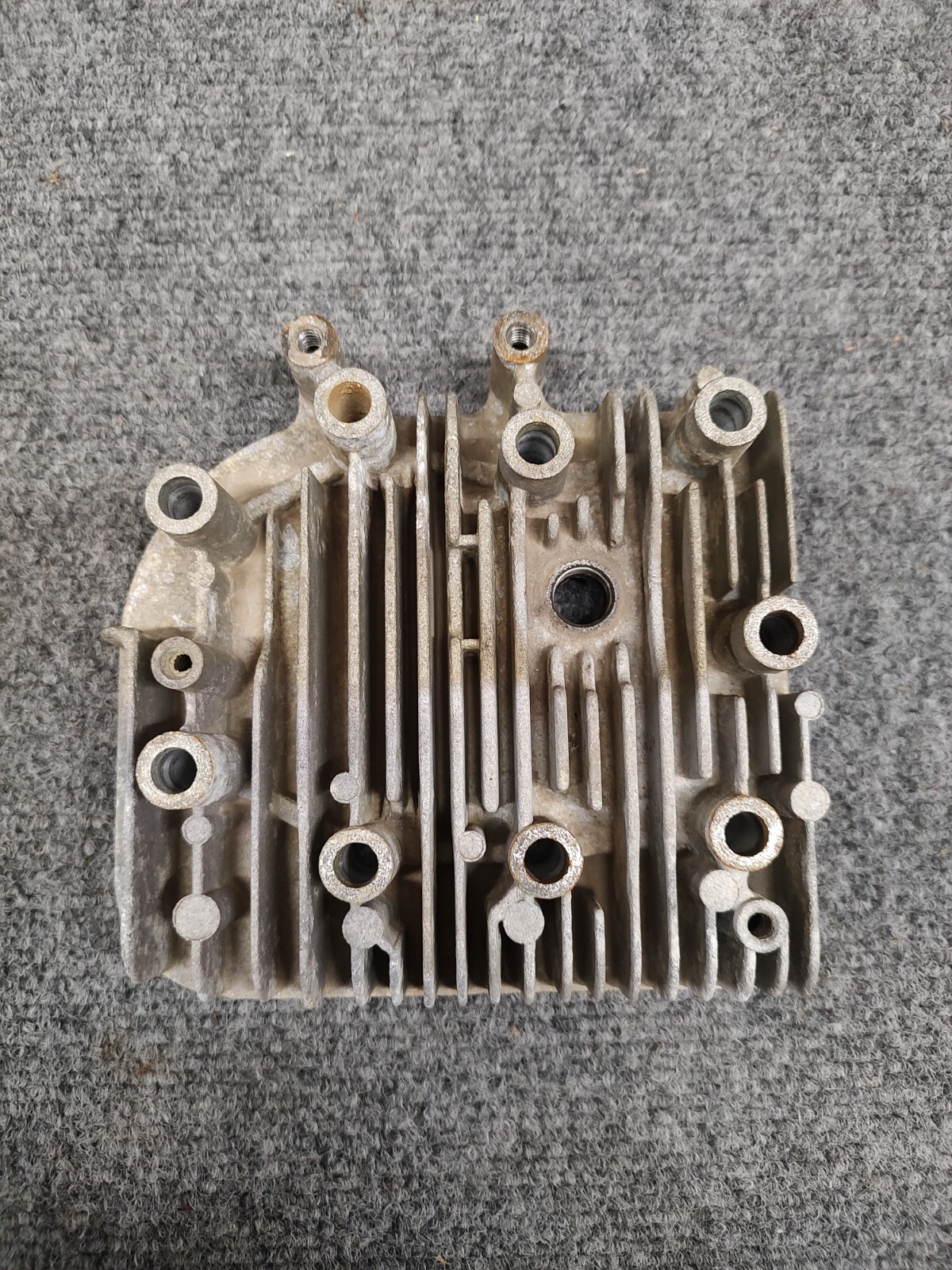 Briggs & Stratton -- #691715 -- Cylinder Head -- Used Good Condition