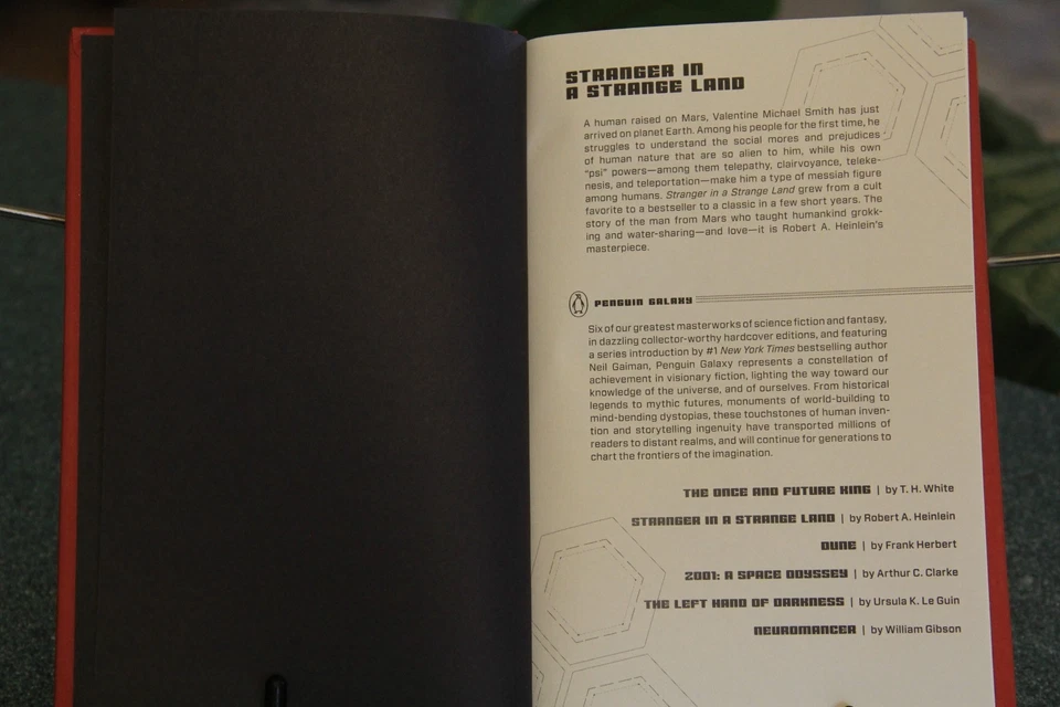 Stranger in a Strange Land, Robert A. Heinlein, Penguin Galaxy series, 2016, HC Foto 3 de 4
