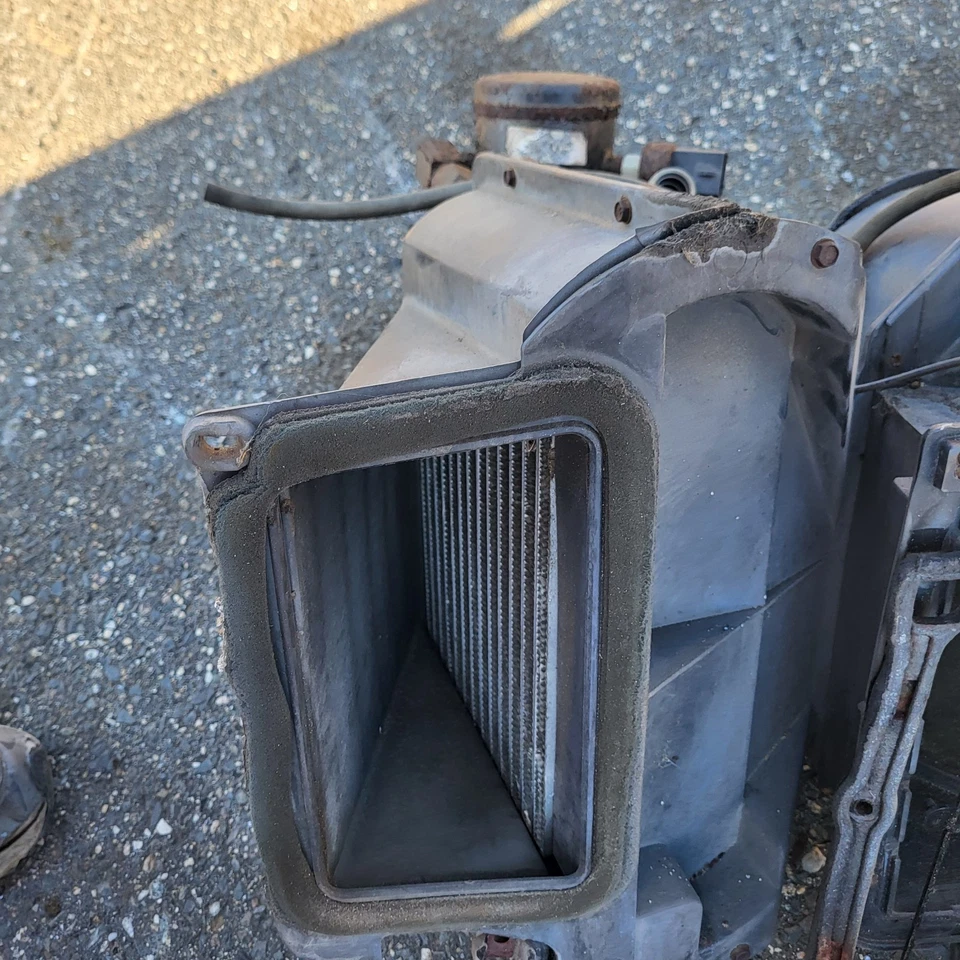 1980-1986 F100 F150 F250 F350 BRONCO AIRE ACONDICIONADO CAJA CALENTADOR BAJO TABLERO NÚCLEO Conde Foto 3 de 4