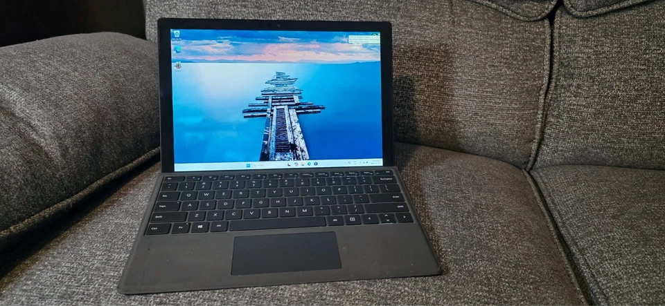 Microsoft Surface Pro 6 1796 i7-8650U 1.9GHz 8GB RAM 256GB SSD 12.3" Touch - Image 3 of 4