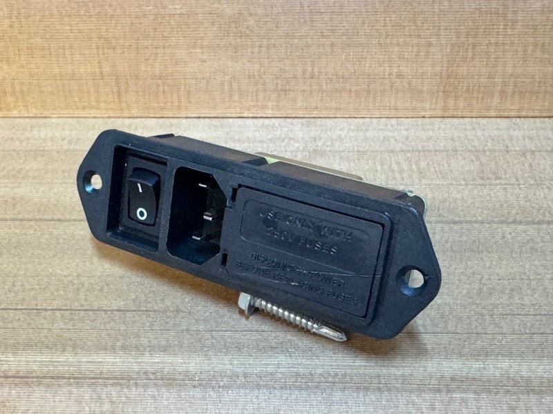 TE CONNECTIVITY  CORCOM 5EHM1S - POWER ENTRY MODULE, PLUG, 5A