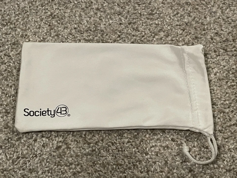 Seattle Sounders Bundle: Canvas Bag, Sunglasses, Shot Glass, Necklace, Earrings - Image 4 of 4