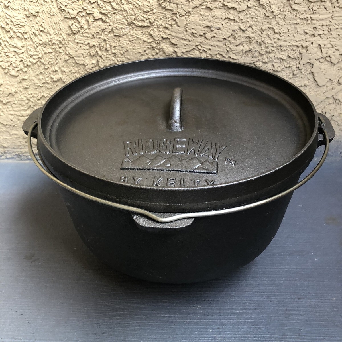 RIDGEWAY by KELTY CAST IRON FOOTED DUTCH OVEN 12