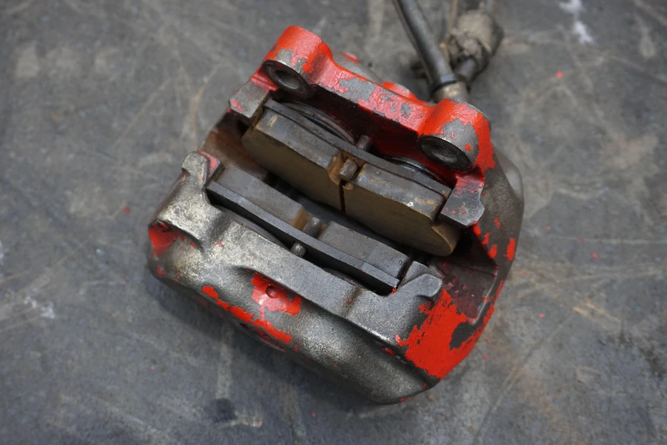 Pinza de freno delantera izquierda roja OEM Maserati Merak 1975 *Nota Foto 3 de 4