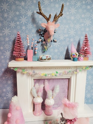 Miniature Dollhouse Cotton Candy Christmas Fireplace Display 1 inch scale - Picture 6 of 6