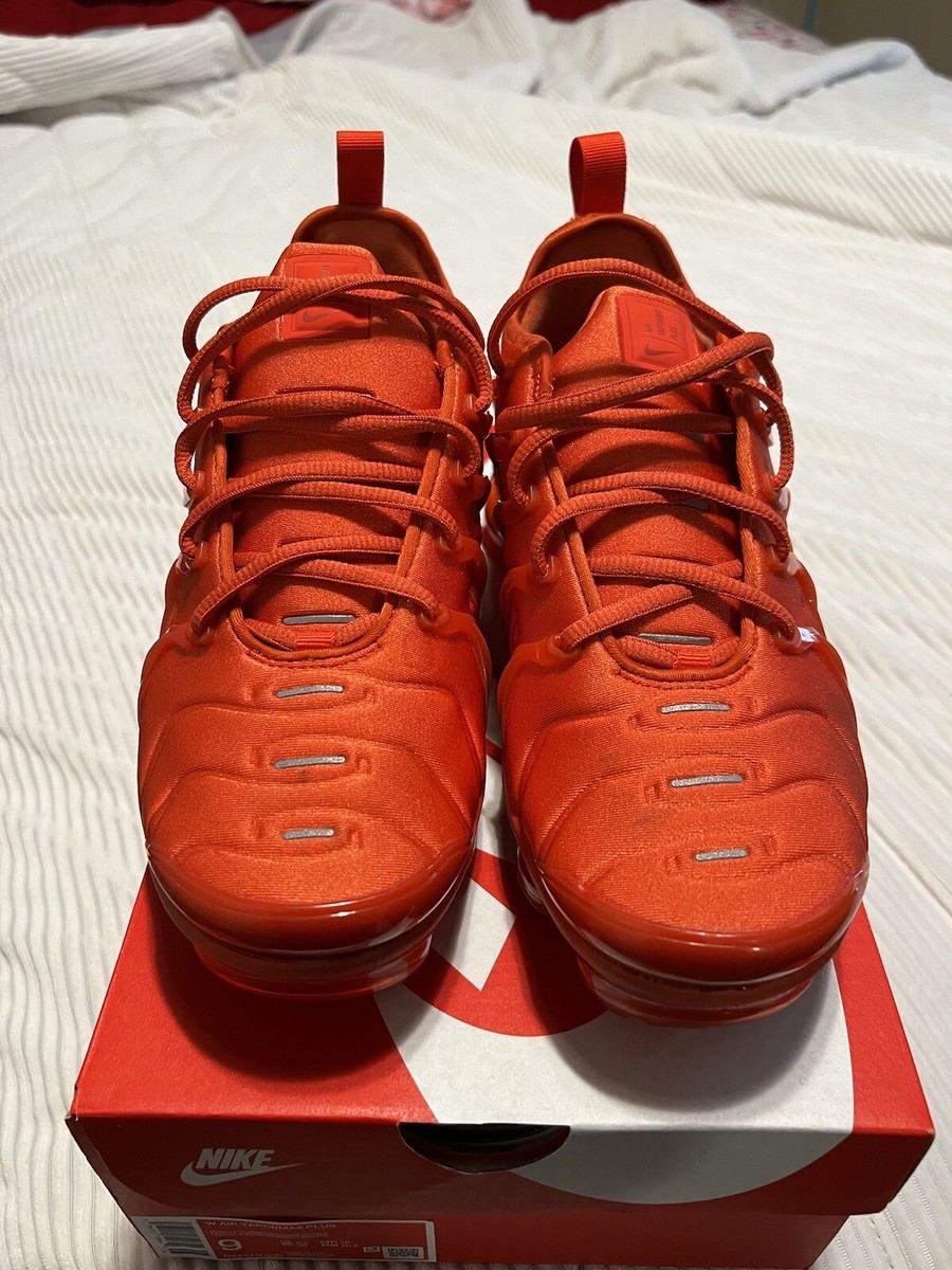 nike vapormax plus red on feet