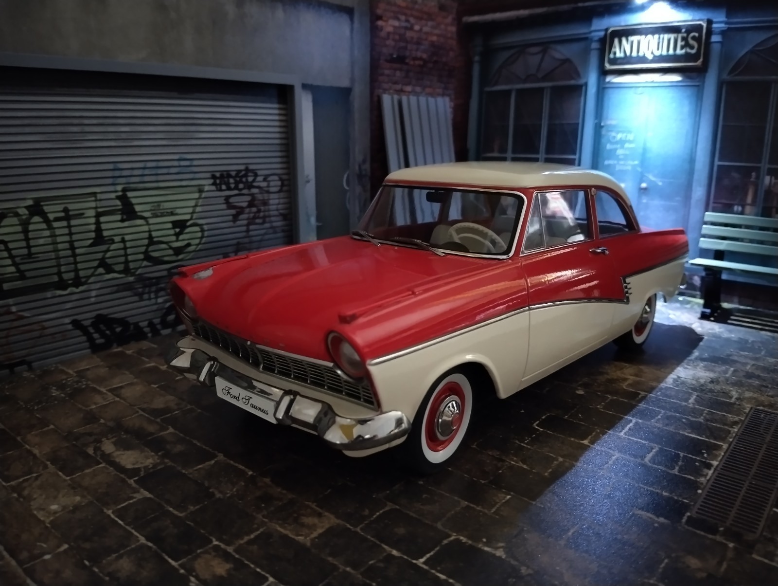 Antique Store & Garage 1:18 Scale Diorama Kit Model Car Display Scene 1/18