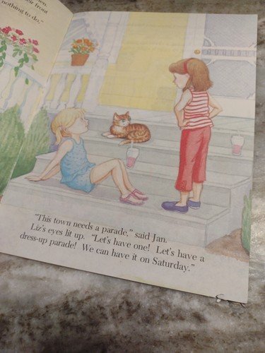 The Dress-Up Parade 1992 Paperback Emmi S. Herman - Picture 6 of 8