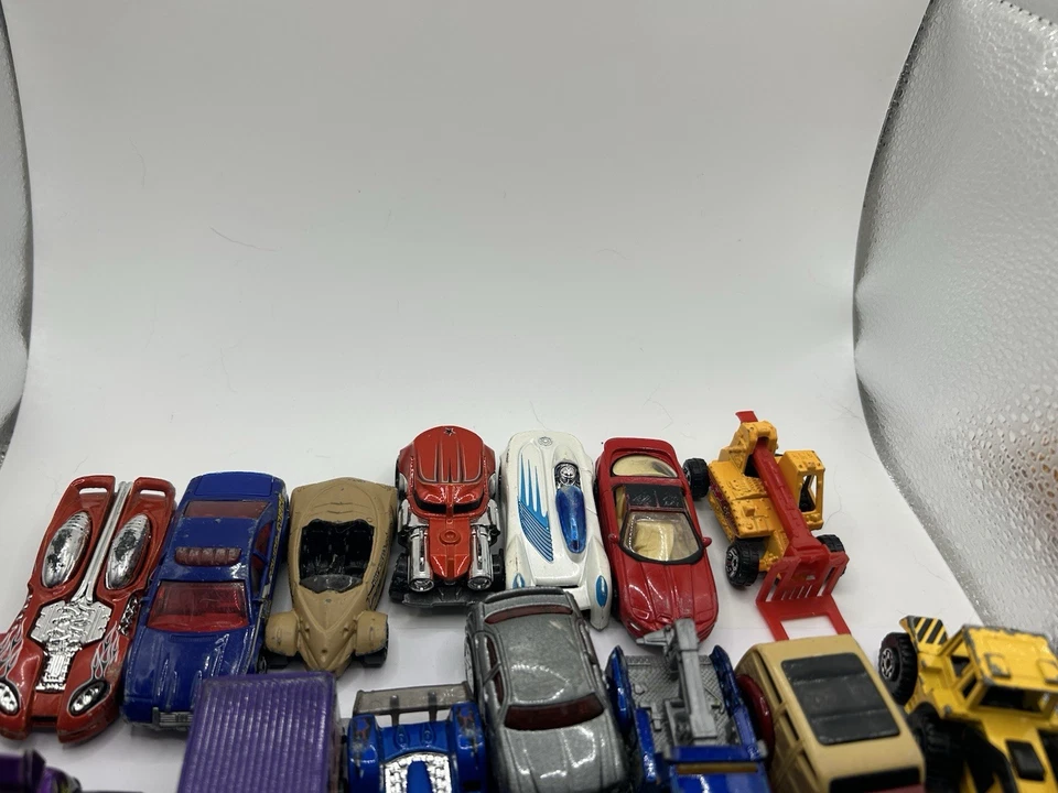 Hotwheels Matchbox 20 Piece Diecast Car Lot 1:64 - Image 4 of 4