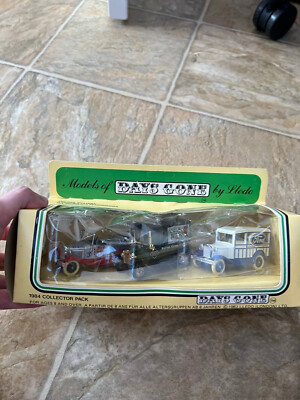 1984 COLLECTOR PACK MODELS OF DAYS GONE BY LLEDO RACER' PASSENGER & DELIVERY