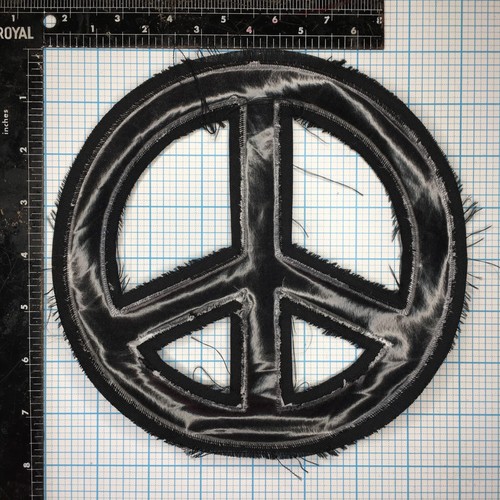 INSEGNA PACE VINTAGE BOHO HIPPIE 8" TELA RICAMATA FERRO SU TOPPA NERO - Foto 2 di 2