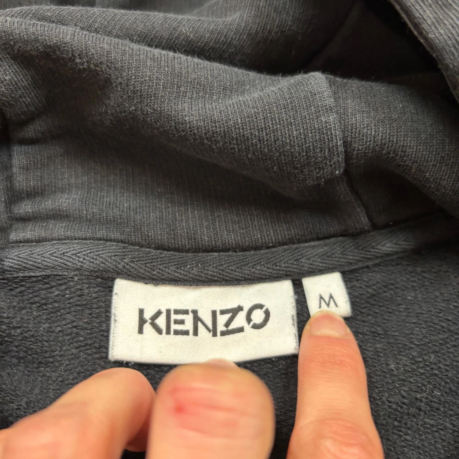 Felpa con cappuccio oversize Kenzo ricamata Spellout logo arcobaleno uomo media