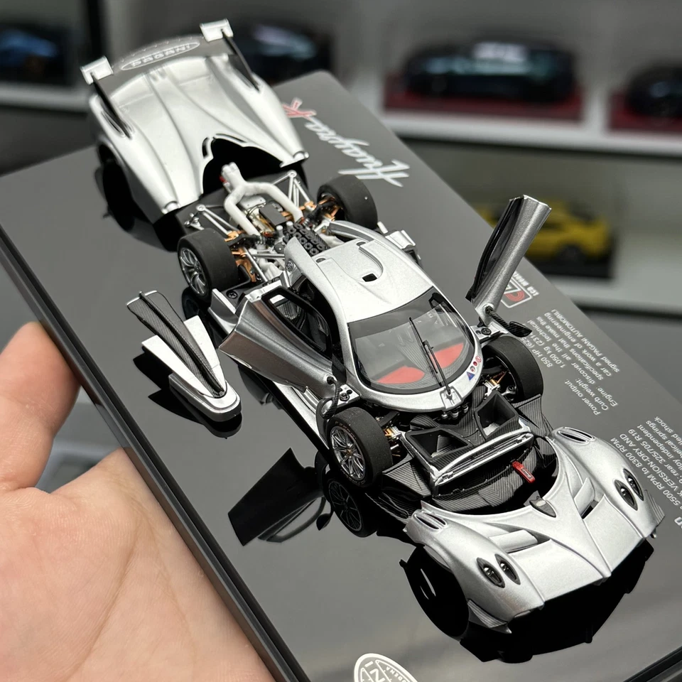 LCD 1:43 Pagani Huyara R Silver  - Immagine 2 di 4