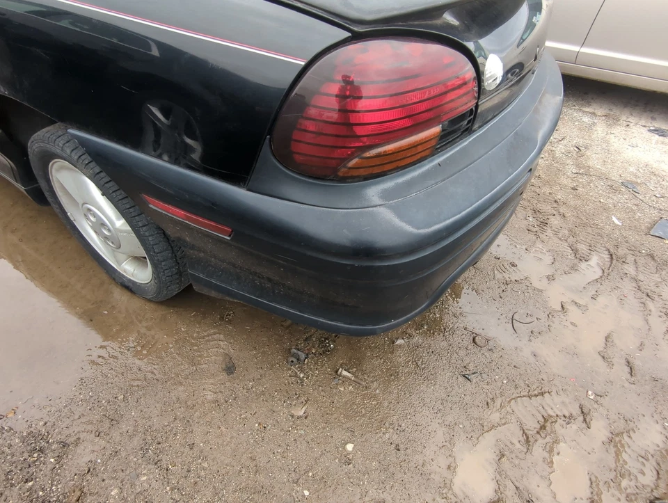 1996-1998 Pontiac Grand Am Rear Bumper Assembly Oem F66FC Foto 3 de 3