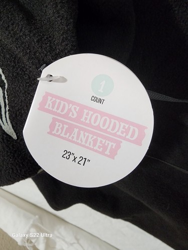 NEW 2024 Bullseye Black Cat Kids Hooded Fleece Blanket 23in x 21in Halloween - Picture 4 of 4