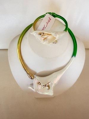 NWT BETSEY JOHNSON Calla Lily Collar Necklace bracelet set Floral Design