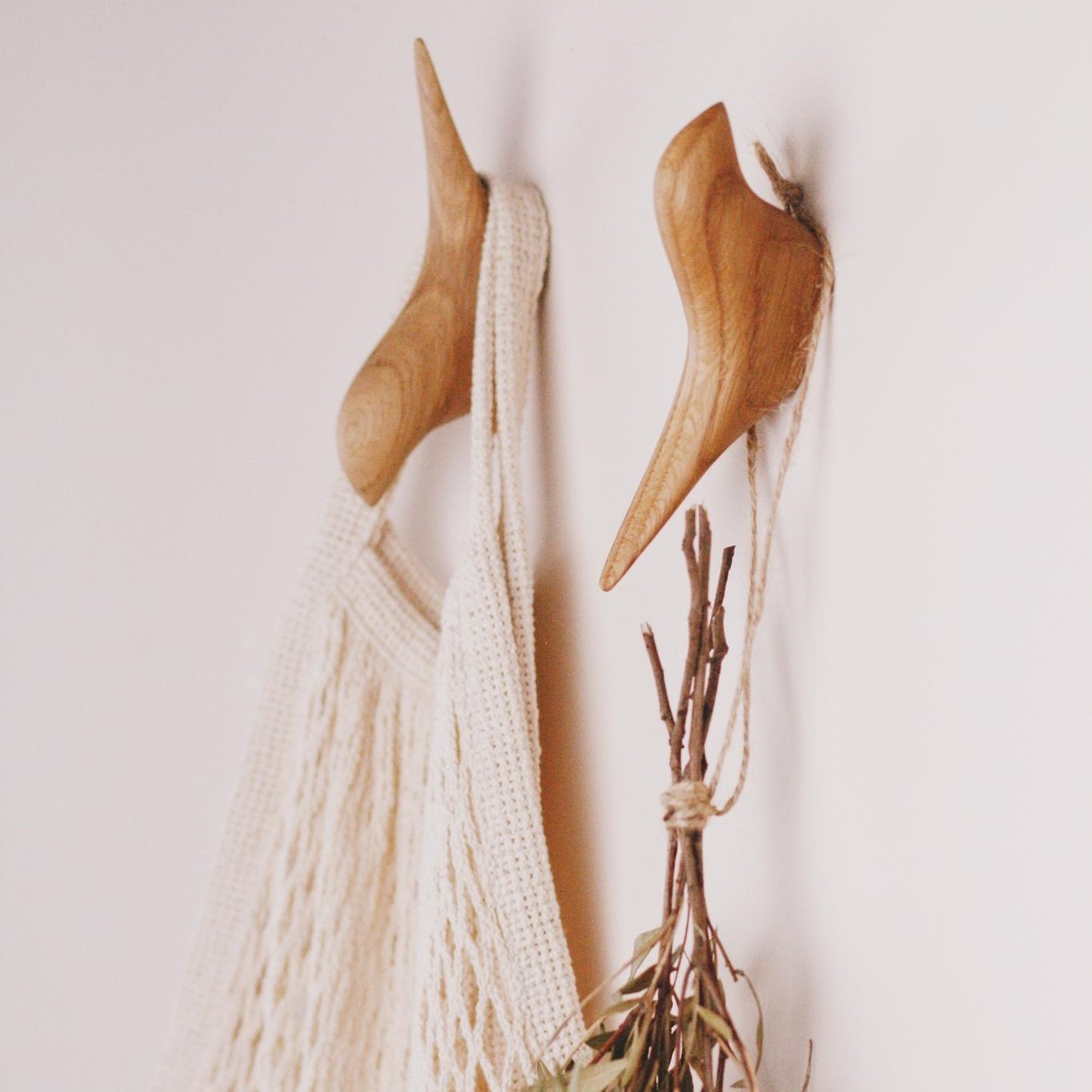 Bright Woody Bird-Shaped Wall Hooks Elegant Single Hanger Rack for Living Room Decor