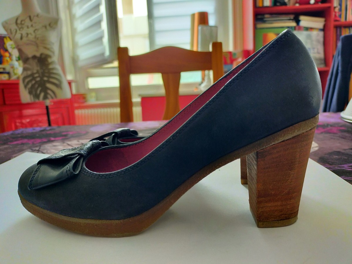 Escarpins Femme Neufs En Cuir Bleu Nuit de la Marque Gadea