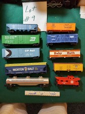10 HO TRAIN CARS LOT 9