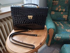 Disser Business Tasche, schwarz, Geprägtes Leder mit Henkel und Trageriemen