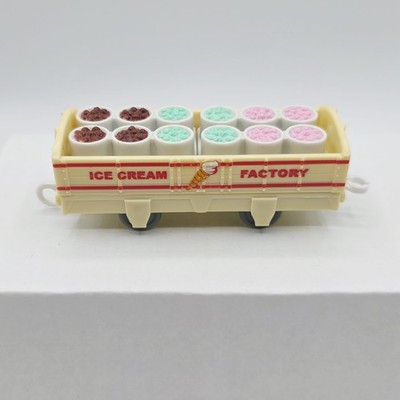 Thomas The Train Ice Cream Factory Car Trackmaster 2009 with 3 pieces Tomy 