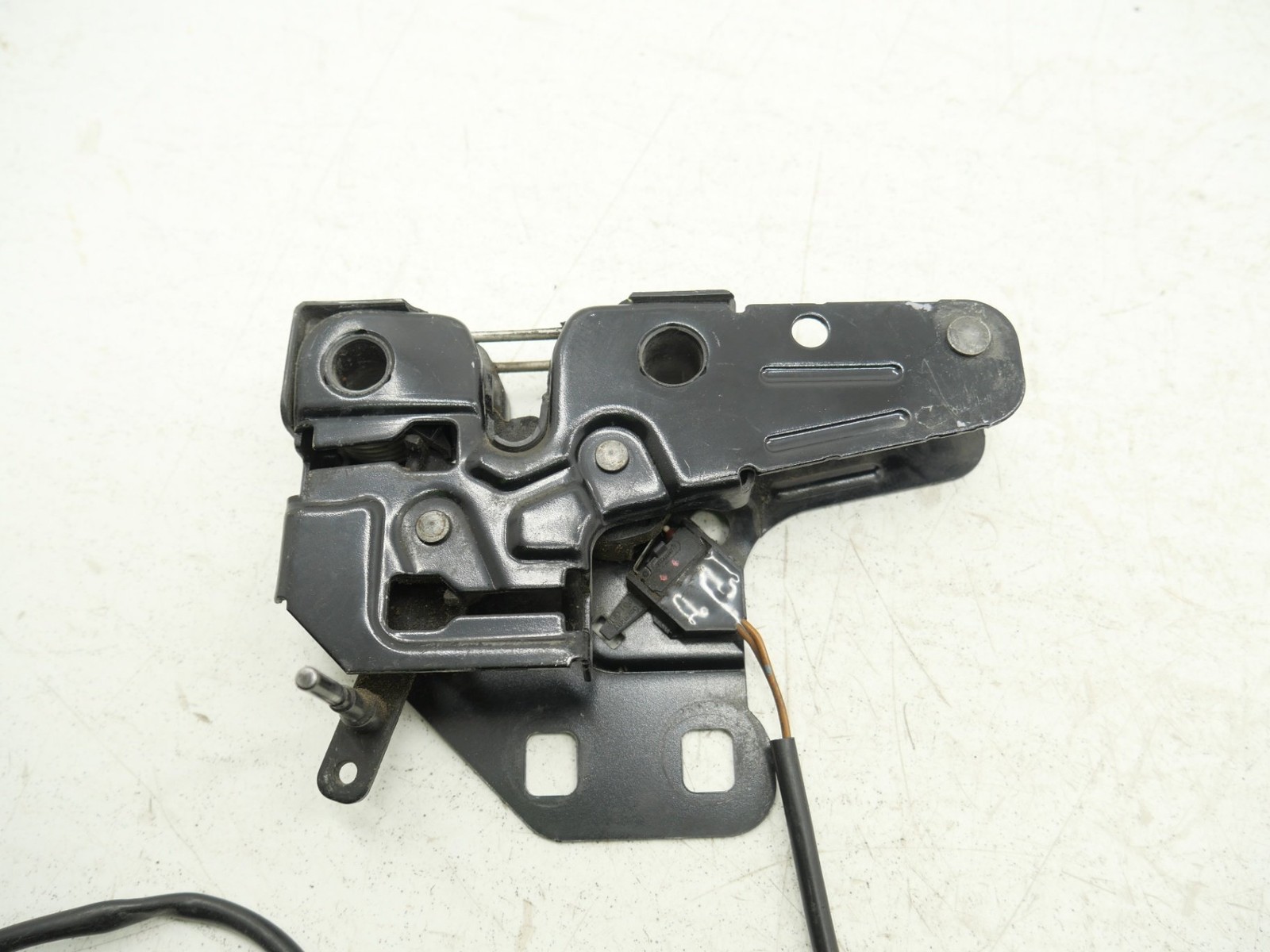 2007-2012 Audi R8 Hood Latch Lock Actuator Assembly 420823509 OEM
