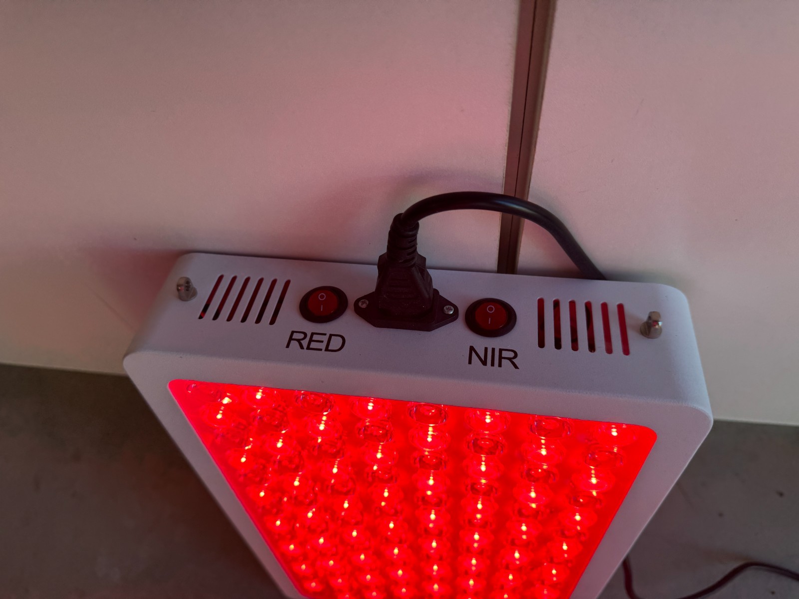 RedRush 360v2 Light Therapy Device Designed To Enhance Your Beauty And Wellness