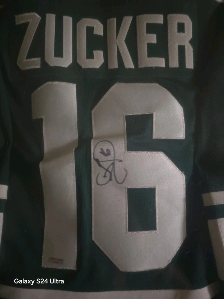 Camiseta deportiva autografiada por Jason Zucker Minnesota Wild Foto 2 de 3