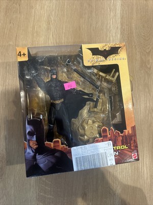 Batman Begins- Total Control Batman Action Figure W/Accessories NEW 1T
