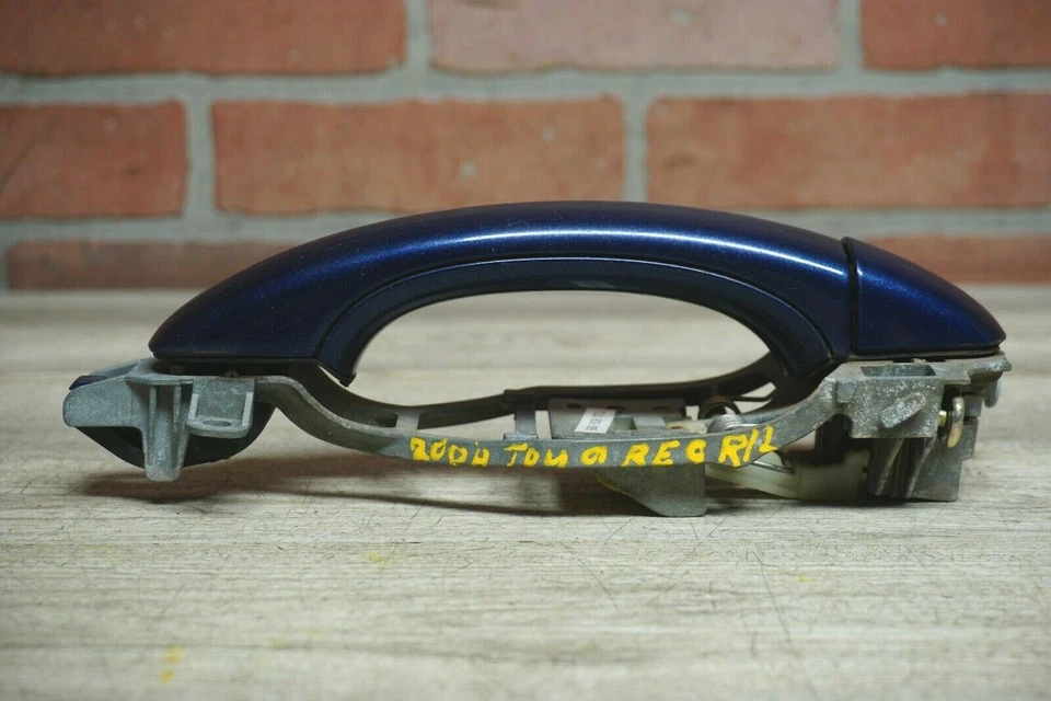 СИНИЙ ОРИГИНАЛЬНЫЙ ЛЕВЫЙ КРОНШТЕЙН РУЧКИ ЗАДНЕЙ ДВЕРИ 2004-2010 VOLKSWAGEN TOUAREG 7 Л - Изображение 4 из 4