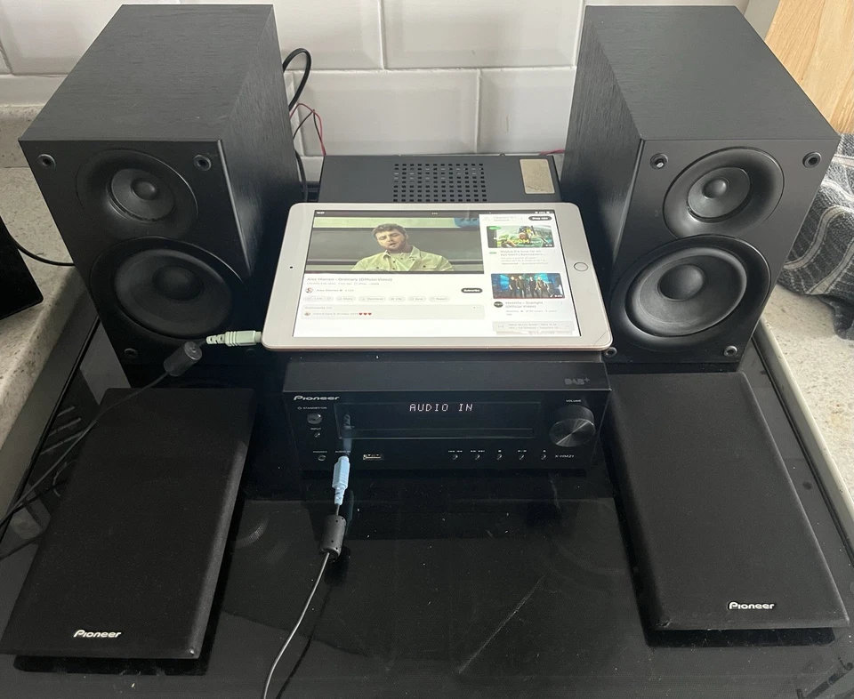 Pioneer X-HM21 DAB+ FM Digital Radio, CD Player, USB *cd player temperamental* - Image 2 of 4