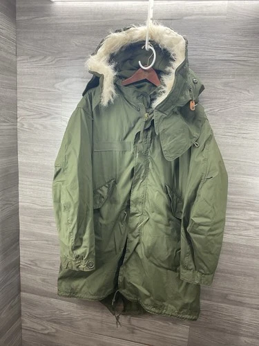 Vtg Military Jacket Cold Weather Parka Fur Hood Liner MED 70s Vietnam War USA