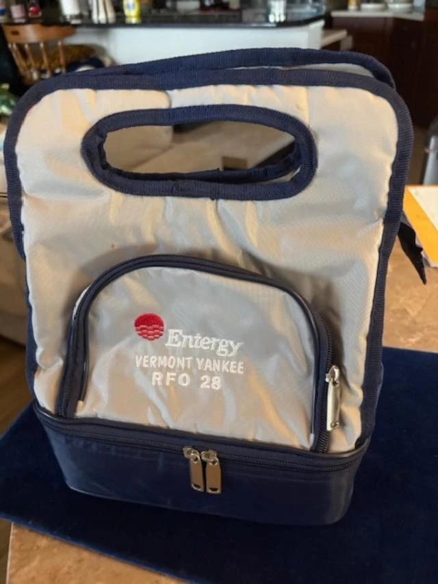 Vermont Yankee/Entergy Nuclear Power Plant Refueling Outage 28 Cooler Bag - Image 2 of 4