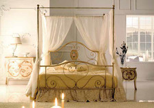 LETTO MATRIMONIALE BALDACCHINO FERRO BATTUTO FINITURA AVORIO ANTIQUARIATO (FLO*)