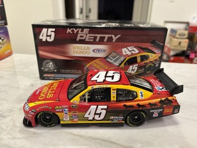 Kyle Petty 2008 Wells Fargo Nascar 1/24 Diecast COT Action #45 Dodge Charger