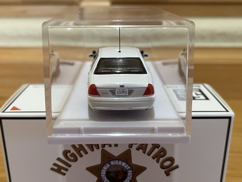 Rollin 1:64 California Highway Patrol Ford Crown Victoria Polar Bear CHP RTS NIB - Picture 13 of 19